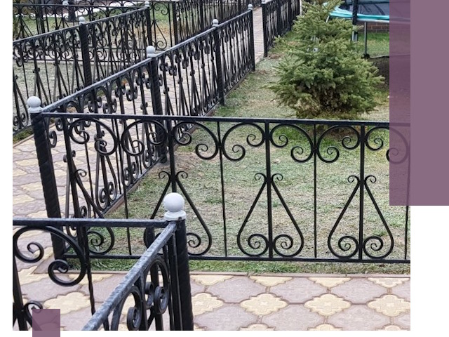 Кованые газонные ограждения под ключ в Сорочинске